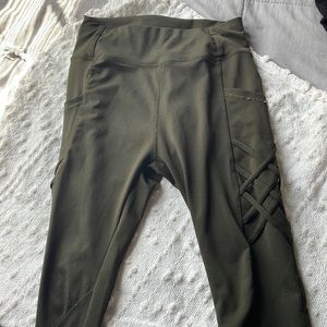 💚 OLIVE GREEN ATHETLIC LEGGINGS 💚